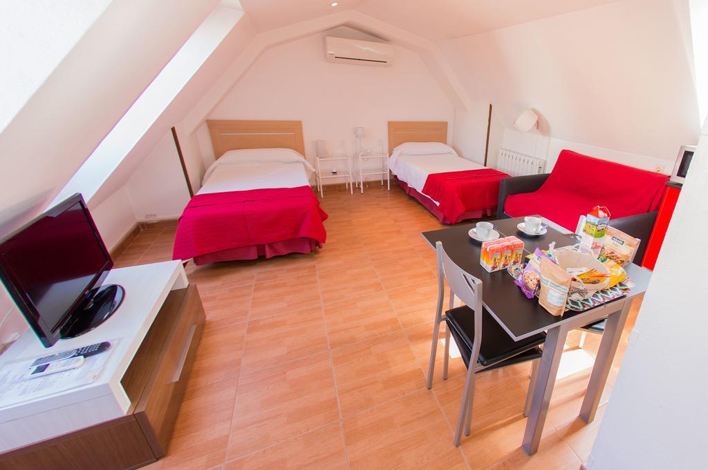 Apartamentos Madrid Centro Luaran gambar