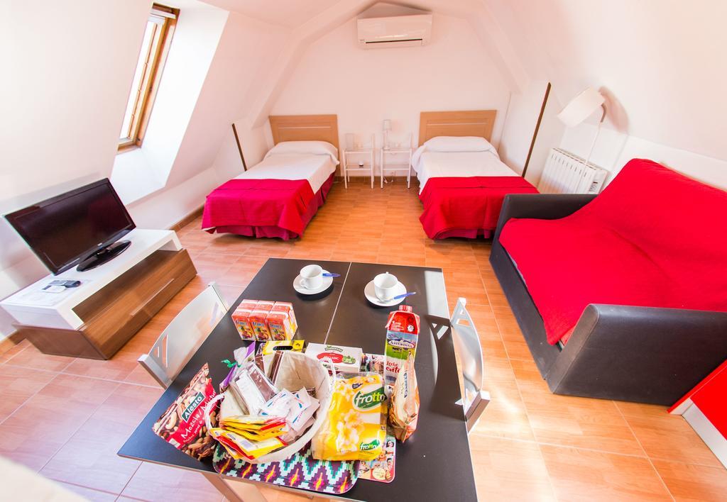 Apartamentos Madrid Centro Luaran gambar