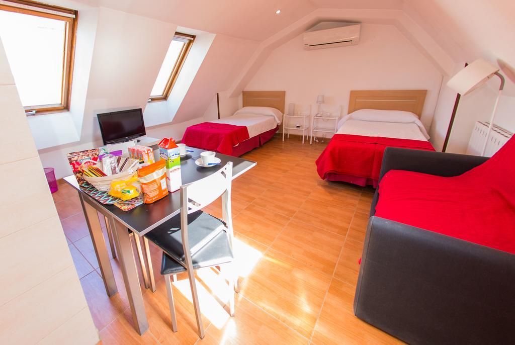 Apartamentos Madrid Centro Luaran gambar