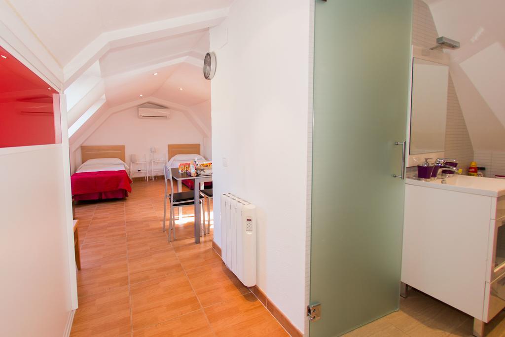 Apartamentos Madrid Centro Luaran gambar