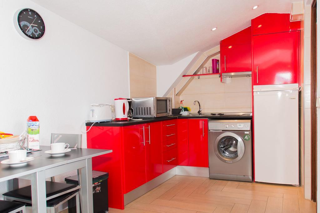 Apartamentos Madrid Centro Luaran gambar