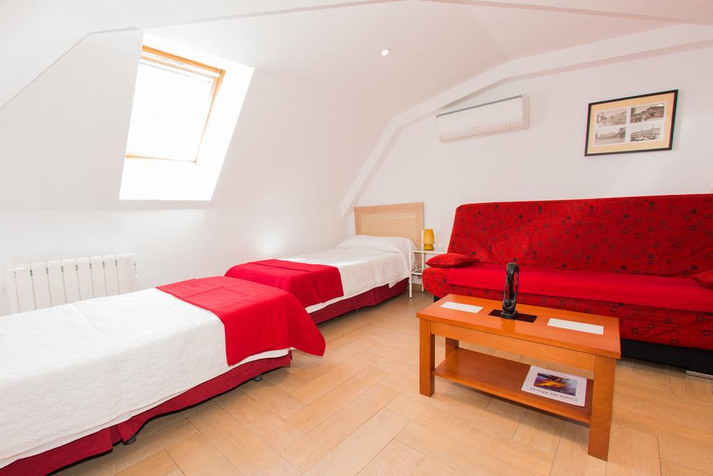 Apartamentos Madrid Centro Luaran gambar