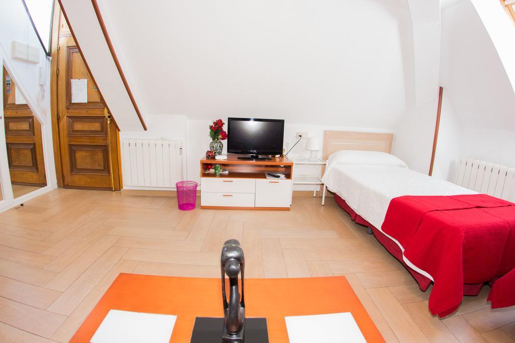 Apartamentos Madrid Centro Luaran gambar