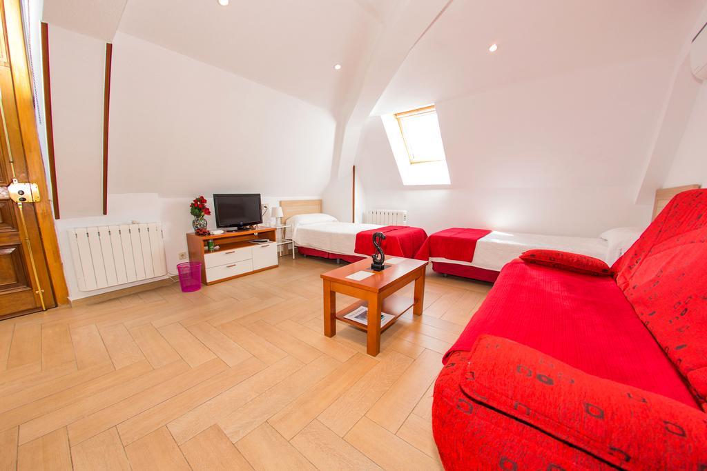 Apartamentos Madrid Centro Luaran gambar