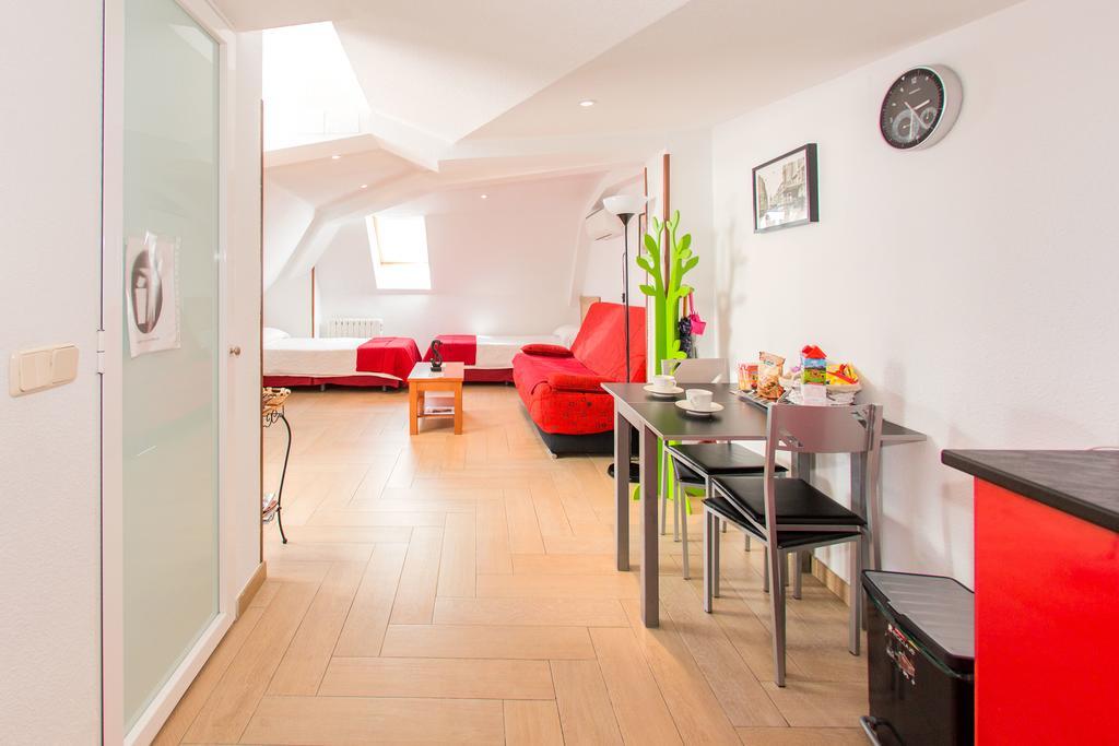 Apartamentos Madrid Centro Luaran gambar