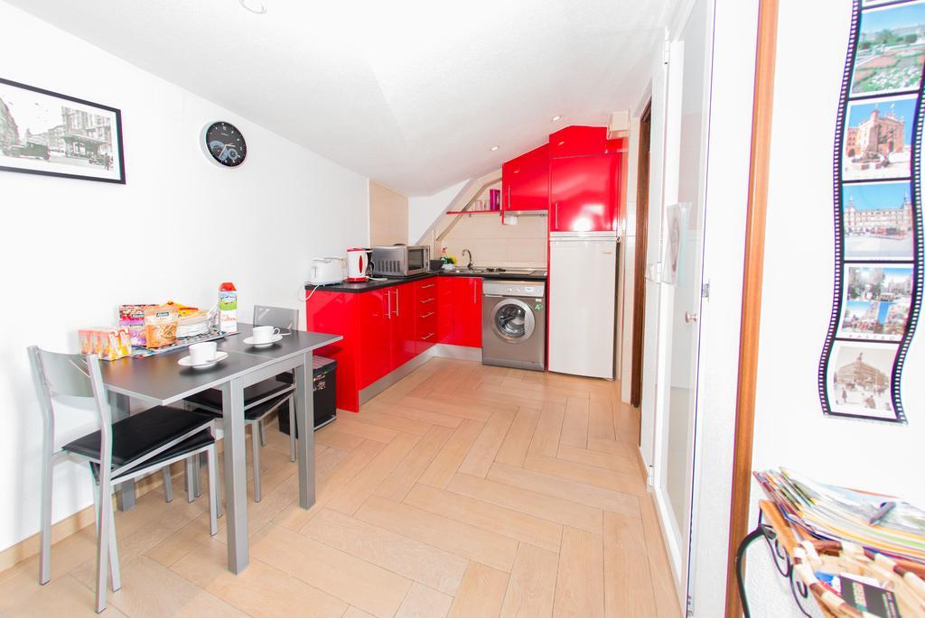 Apartamentos Madrid Centro Luaran gambar