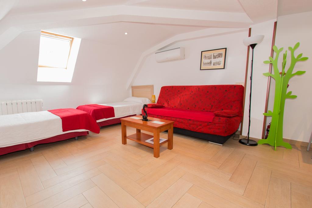 Apartamentos Madrid Centro Luaran gambar