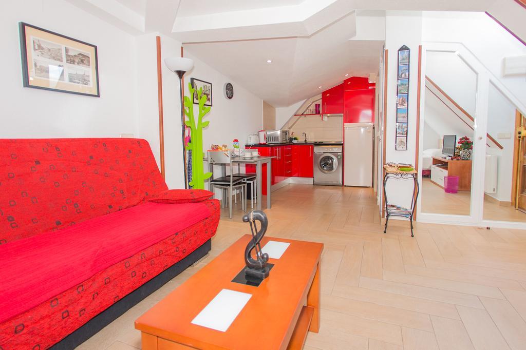 Apartamentos Madrid Centro Luaran gambar