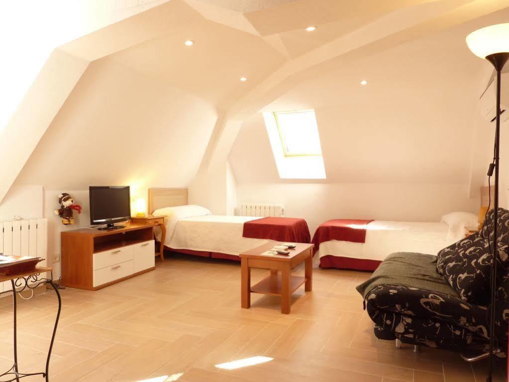 Apartamentos Madrid Centro Luaran gambar