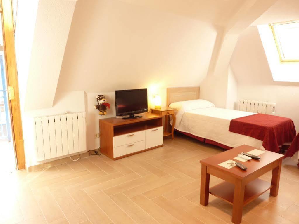 Apartamentos Madrid Centro Luaran gambar